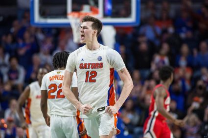 Hu Ji: The Lakers will sign a two-way contract with Colin Castleton, center of the University of Florida.