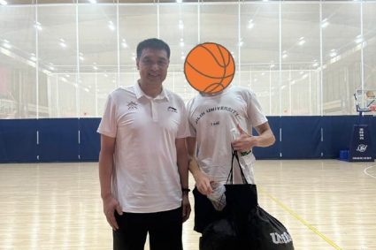 Media person: Min Lulei appeared in the North control station Hong he sports center in the North control men’s basketball uniform