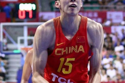 Downs → Elton → heavy eyebrows → Reba? It’s the turn of the devil Zhou Qi to fight yokeki