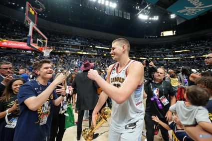 Young Pioneer Team history first crown! Nuggets big score in this year’s series: the second round 4-2 The Sun swept the Lakers