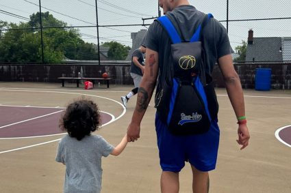 When will you come? Li Kael updated his personal microblog to play with his son: Kam