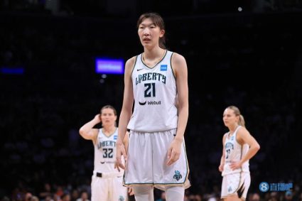 Still growing up? Meiji reported that Han Xu’s height rose to 2.11m. This year, WCBA official 2.05m