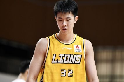 Cold-blooded shooter! Zhao Jiaren scored 13 points & 0 mistakes in the first half of the 8 shots and 3 points and 4 points.