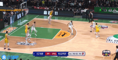 Does anyone care?! Xu Zhonghao big space three-point hit imitation MJ stall celebration