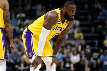 Don’t cut it empty! James half-time 13, 9 single cut 21 points, 5 boards, 1 help 0 mistakes, the Lakers are 11 points behind