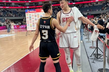 The temperature of the finals! Zhao Jiwei took the initiative to ask Liu Zeyi about his injury after the game.