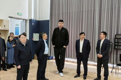 Yao Ming went to Qingdao Guoxin basketball training base for investigation