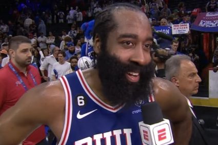 Good luck! How many playoff games will John Hao watch? Harden smiled and answered: It should be every scene