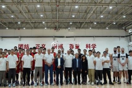 Media person: After the short training camp, Zhou Qi is likely to stay in Qingdao for personal training.