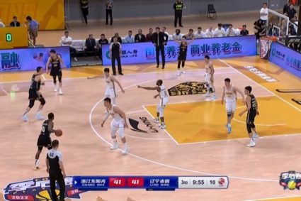 The first half was too bad! Zhang Zhenlin failed to start in the second half. Cong Mingchen replaced him.