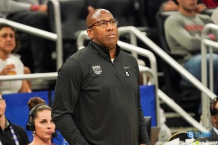 Mike Brown: If we can do a good job of rebounding protection and free throws, we can win even if we score 50 points in Curry.