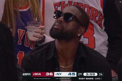 Still handsome! Wade with his wife spectators Knicks VS heat G1