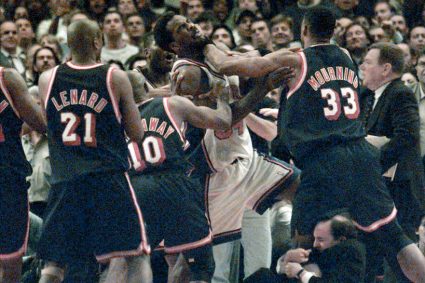 The cycle of fate! 25 years ago today, the Knicks’ heat is in fierce conflict. Van Gandy’s thigh pull frame