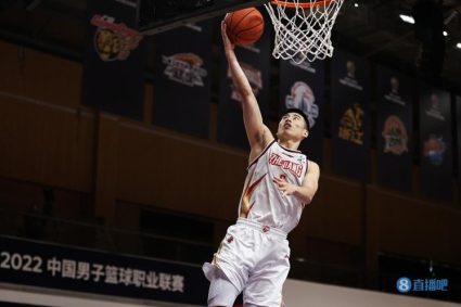 26 is divided into Cheng Shuai, the new high in his playoff career. He is also the 4th free throw player in young pioneer team history with 10 +