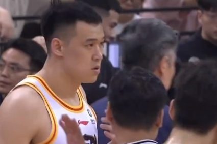 Only 3 minutes to get 5 fouls! Zhao Xiaoxiao got 4 points, 2 boards and 1 cap in 1 shot