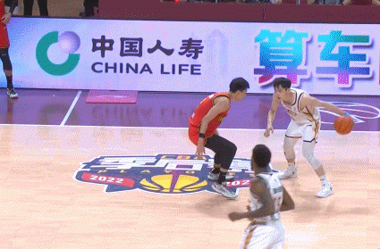 Wright cover directly blows Lu Pengyu to the referee. Lu Pengyu pulls people