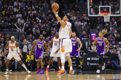 Booker scored 40 points in the fourth consecutive playoff game with a hit rate of 62 percent. The third person in history