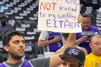 Taunt! King fans raised cards: I didn’t invite dream chasing to my wedding either