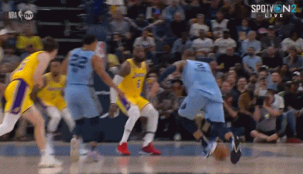 Reeves fought back and helped fly James! Durant push: This pass is too handsome