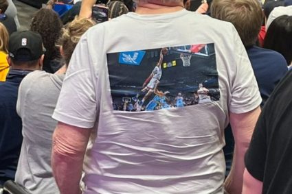 Strong momentum! Nuggets fans wear Gordon death spacer Shamet printed T-shirt to watch the game