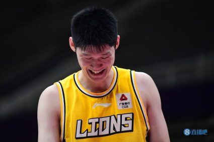 Top rebounding ability! Hu Jinqiu 8 Middle School 6 contribution 16 points 22 board 2 hat crazy grab 9 front board