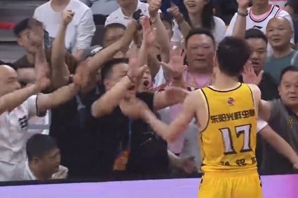 Kill the game! In the last 19.5 seconds, Sun Minghui arch top one-on-one killing and three-point boom!