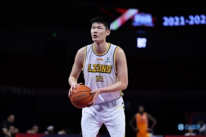 Stable! Hu Jinqiu half 4 middle 3 contribution 8 points 10 boards